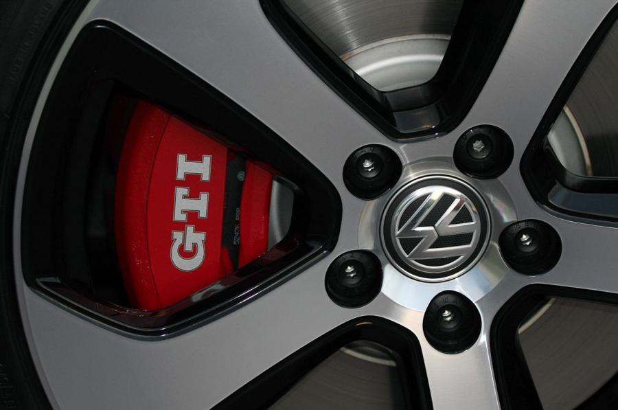 Колеса Volkswagen Golf GTi 5-Door 2015 года  (фото 34 из 48)